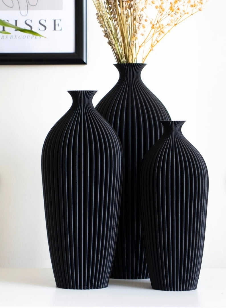 Set of 3 elegant vases